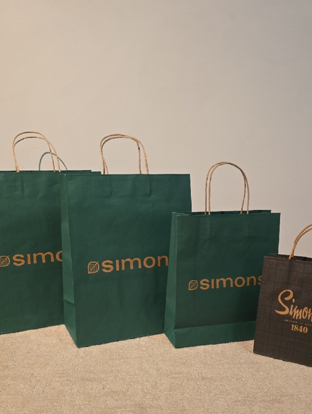 4 Paper Simons Bag In Diffrent Sizes - Picture 3 of 3